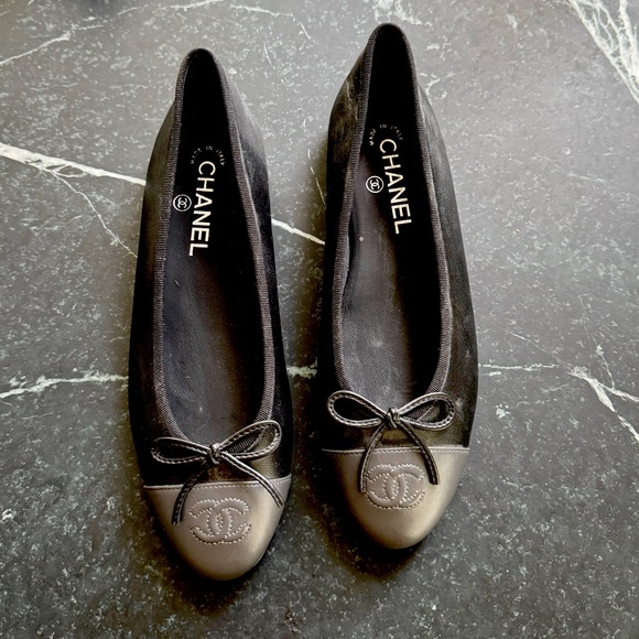 Chanel Ballet Flats in Black - Picture 1 of 14